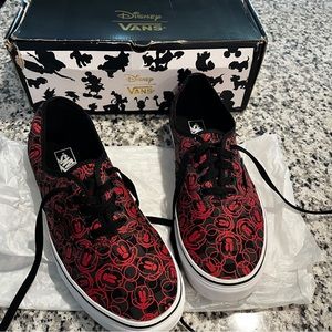 Men’s size 11 authentic Disney vans skate shoe